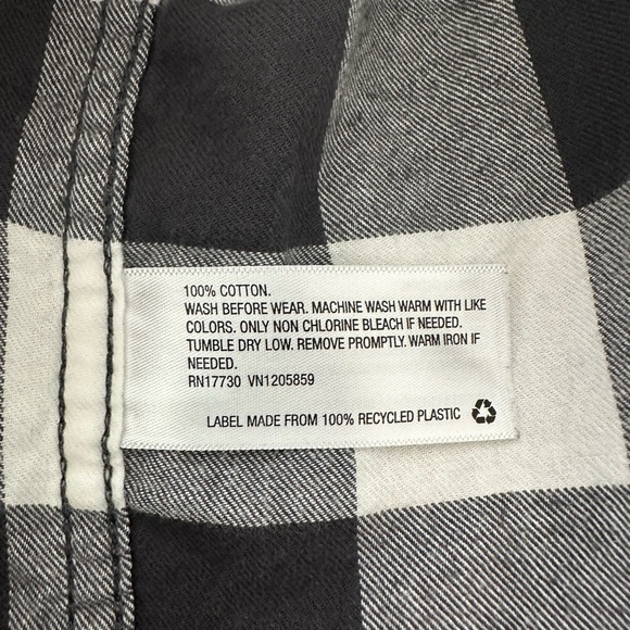 Cat & Jack Boys long sleeve button down plaid white and gray shirt XS (4-5) - Picture 4 of 4